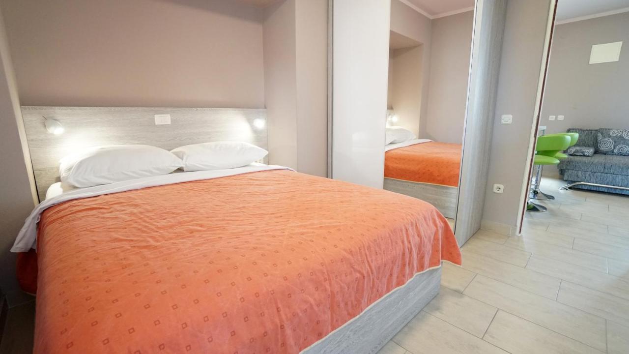 Apartments Paradiso Vir Luaran gambar