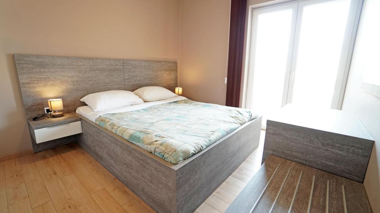 Apartments Paradiso Vir Luaran gambar