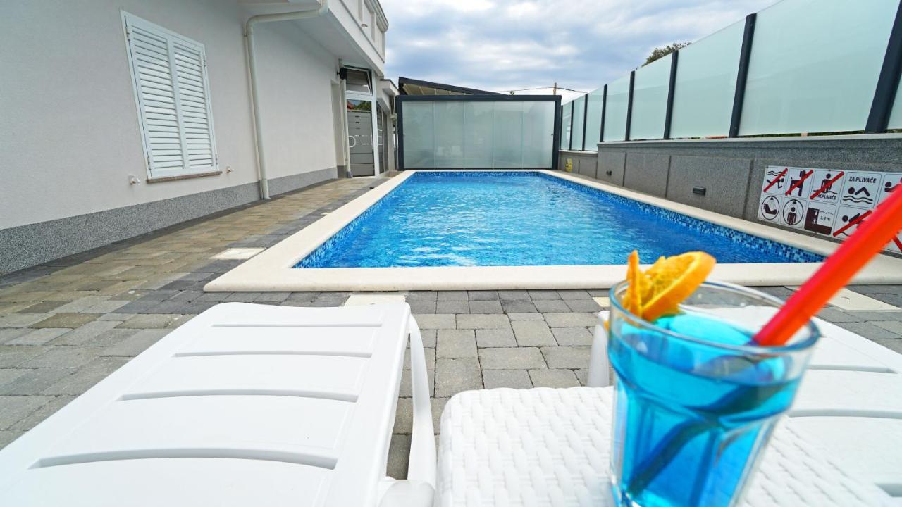 Apartments Paradiso Vir Luaran gambar