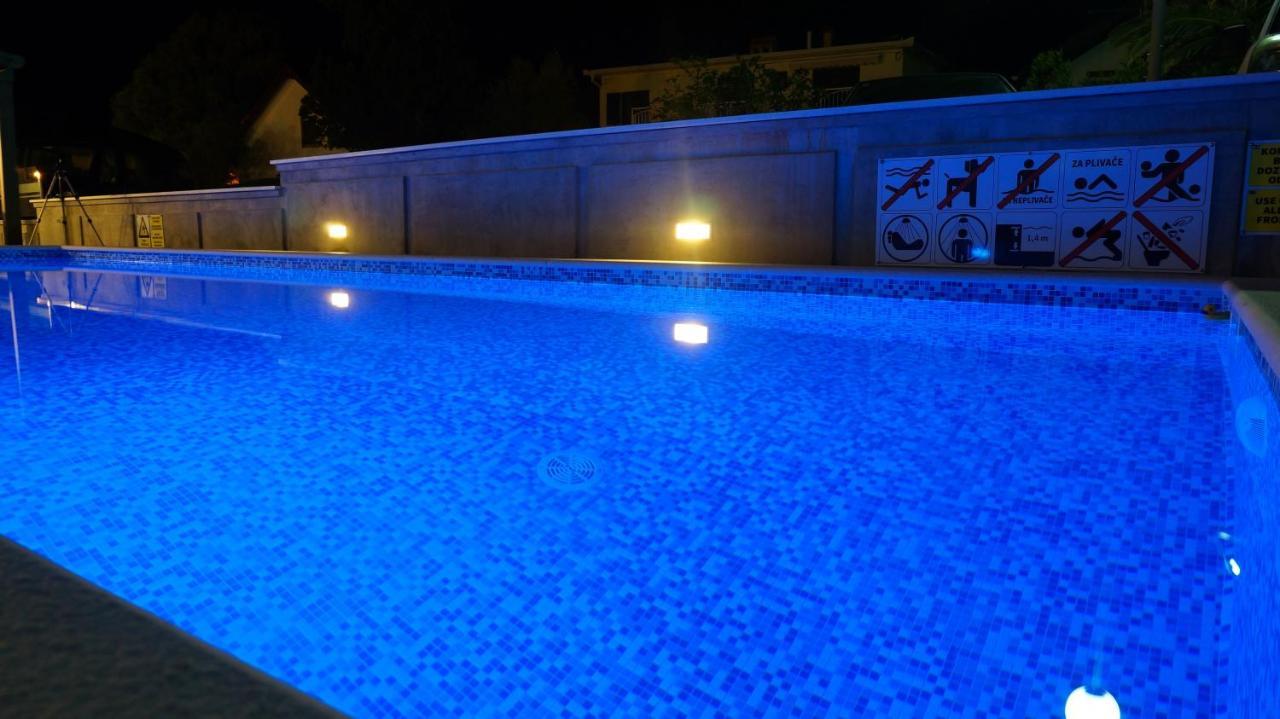 Apartments Paradiso Vir Luaran gambar