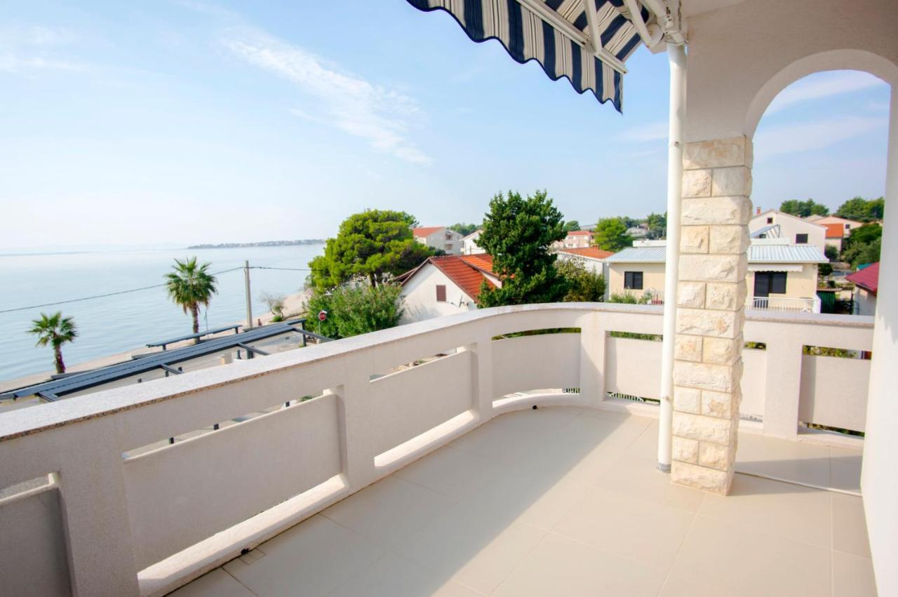 Apartments Paradiso Vir Luaran gambar